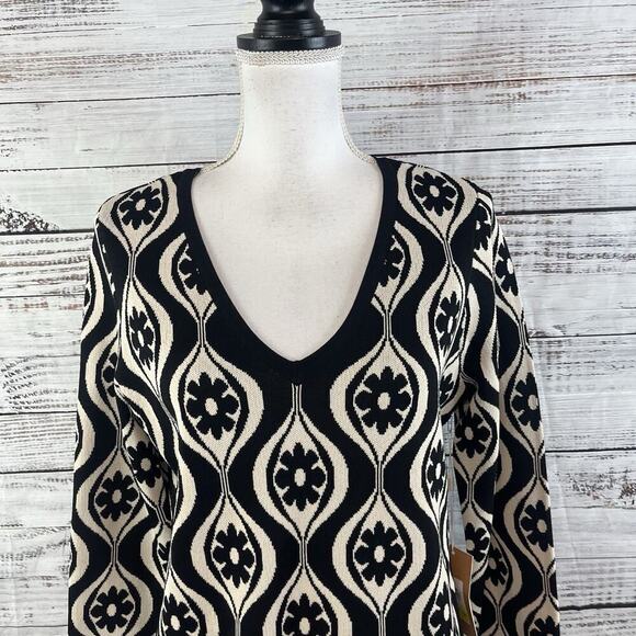 Cyrus Pullover Sweater Top size Medium Black Ivory Floral Motif Stretch Career - Picture 2 of 10